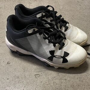 Under Armour Boys Leadoff Low RM 1297316-011 White Baseball Cleats Shoes Size 1Y